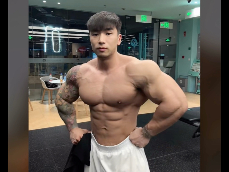 大块肌肉男健身直播20250820