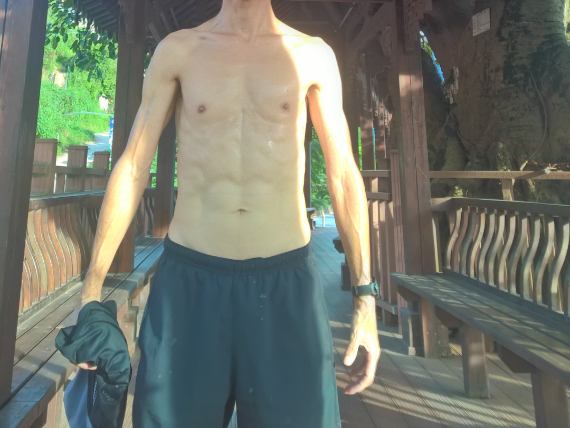 所有的烦恼都随风消散  暴汗之后能量满满 所有的烦恼都随风消散  暴汗之后能量满满