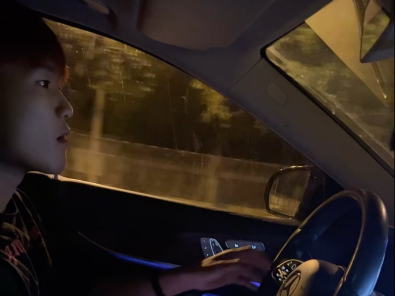 奔驰副驾体育生男友视角