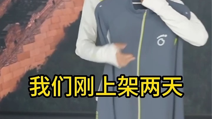 防风效果不错,跑步时出汗也不闷,穿着很舒服 防风效果不错,跑步时出汗也不闷,穿着很舒服