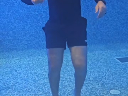 游泳 踩水