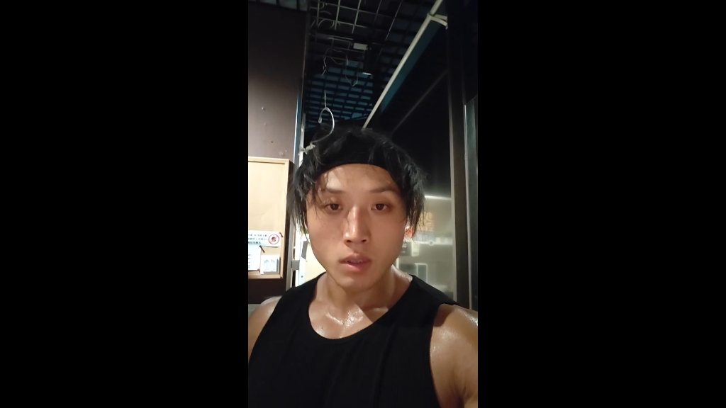 继续晒晒黑，今年没时间晒太阳只能花人民币了