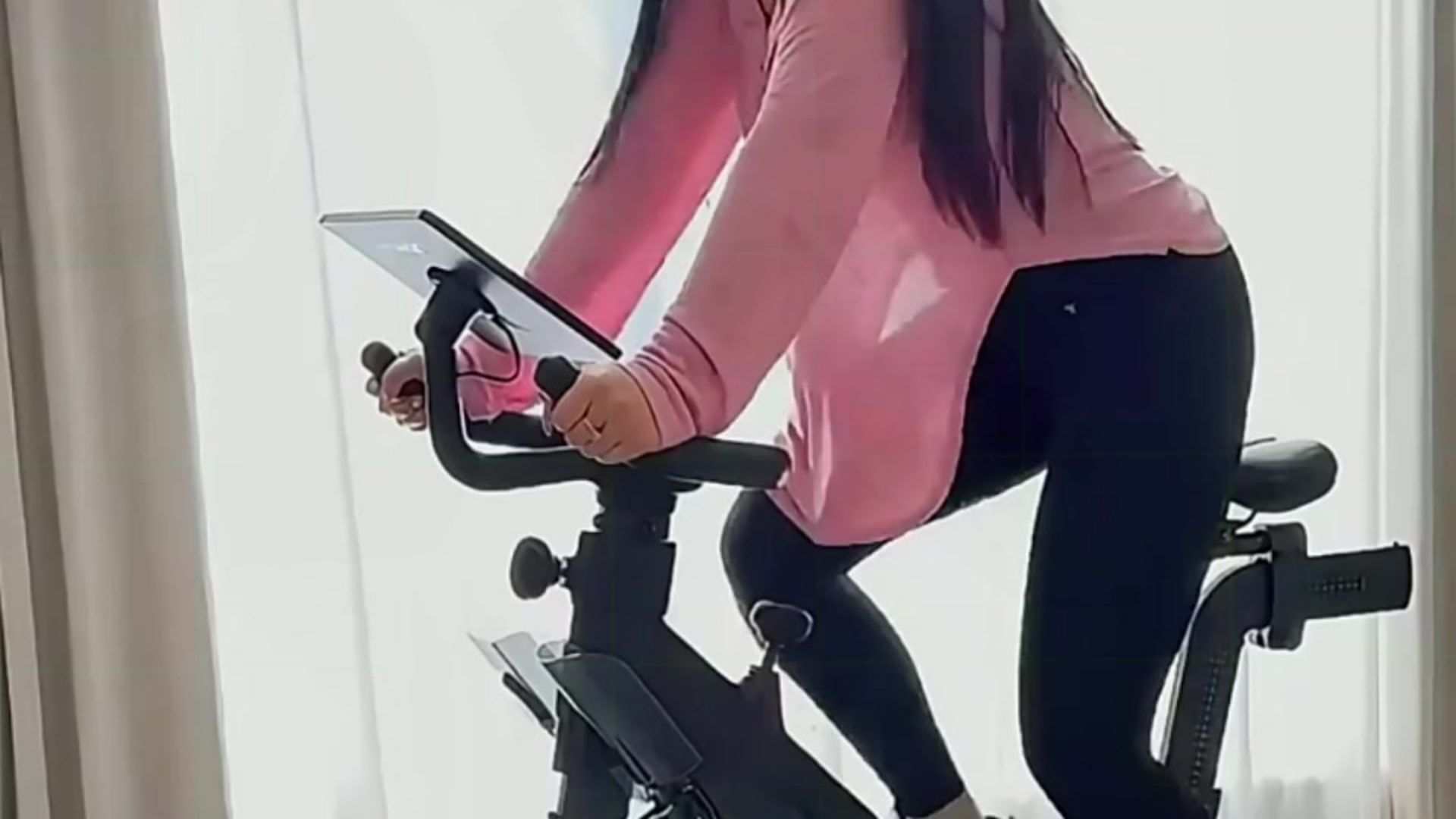 TANGO动感单车 骑着很舒服,没有一点噪音 TANGO动感单车 骑着很舒服,没有一点噪音