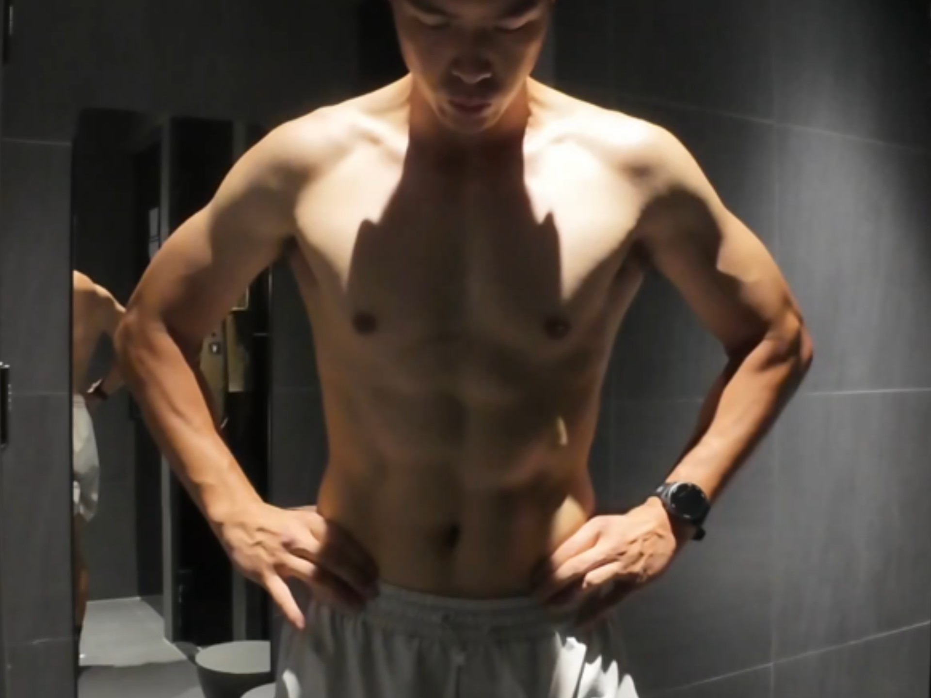 见过本人,一生气就打开背阔肌飞走了 见过本人,一生气就打开背阔肌飞走了
