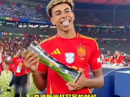 亚马尔年仅17岁身价高达2亿欧元，让36岁的父亲提前退休。
