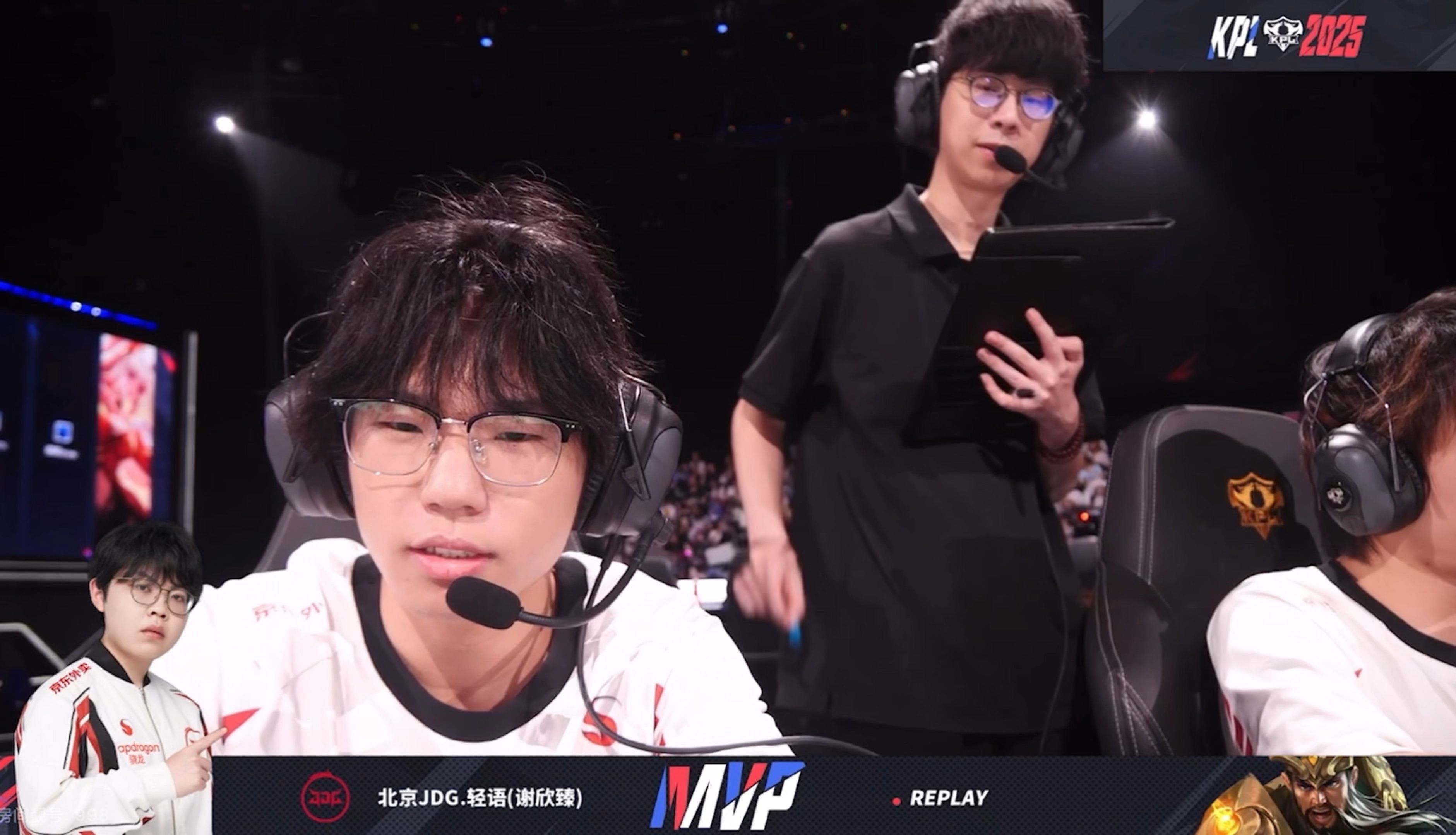绝意：“刚啥玩意儿飞过去了？”