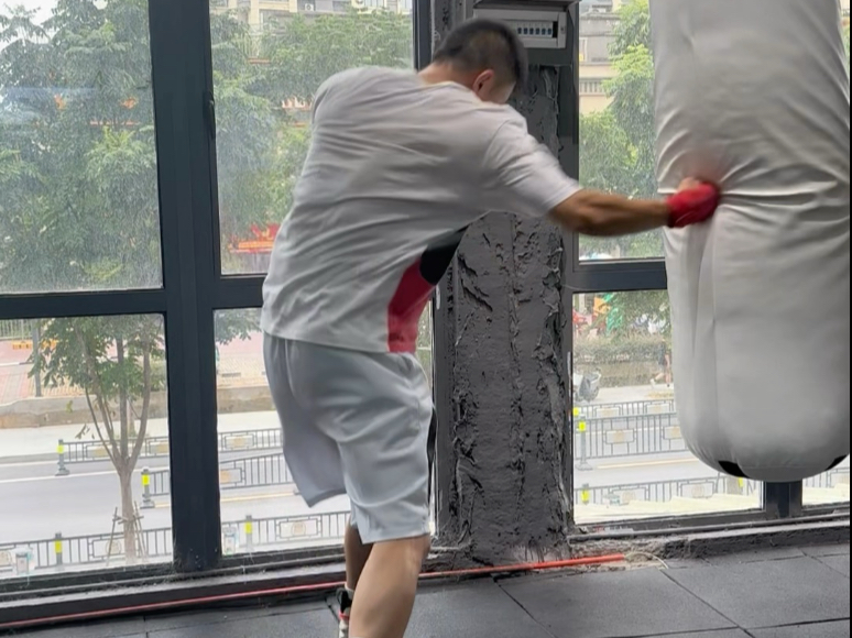 用体重打重拳会越来越轻松