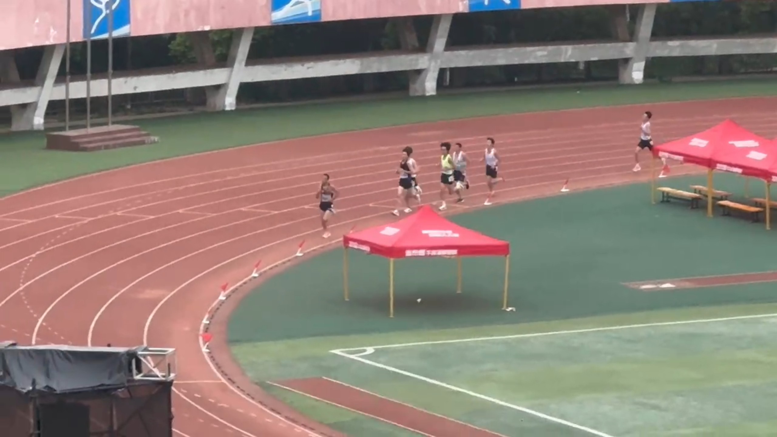 四川省大学生5000米新纪录，用时14:56，感谢朋友们录的最后一圈