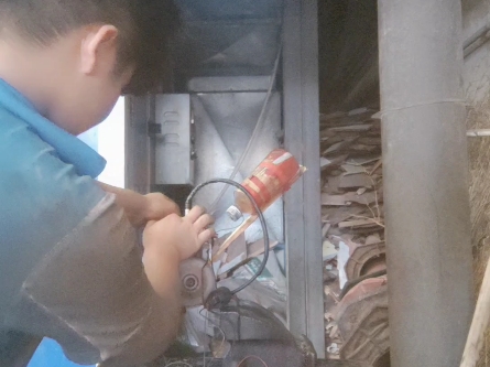 自制的四冲程发动机点火成功