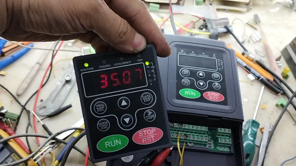 英威腾变频器W相供电烧穿！