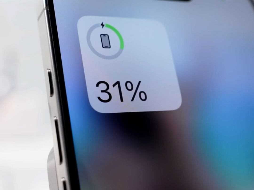 想找适配iPhone的超轻薄快充充电宝？摩米士Magsafe磁吸充电宝