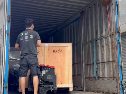 同城发5台水晶标打印机+2台配套设备及耗材，祝客户机器一响，黄