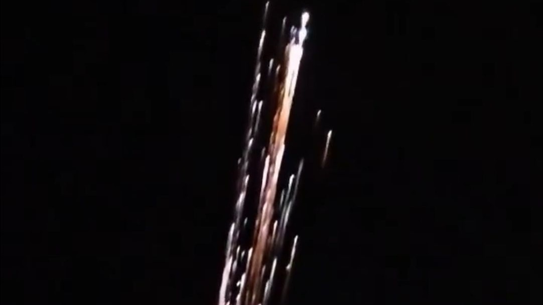 SpaceX 2号发射星链的猎鹰9火箭二级计划外坠落划过欧洲上空