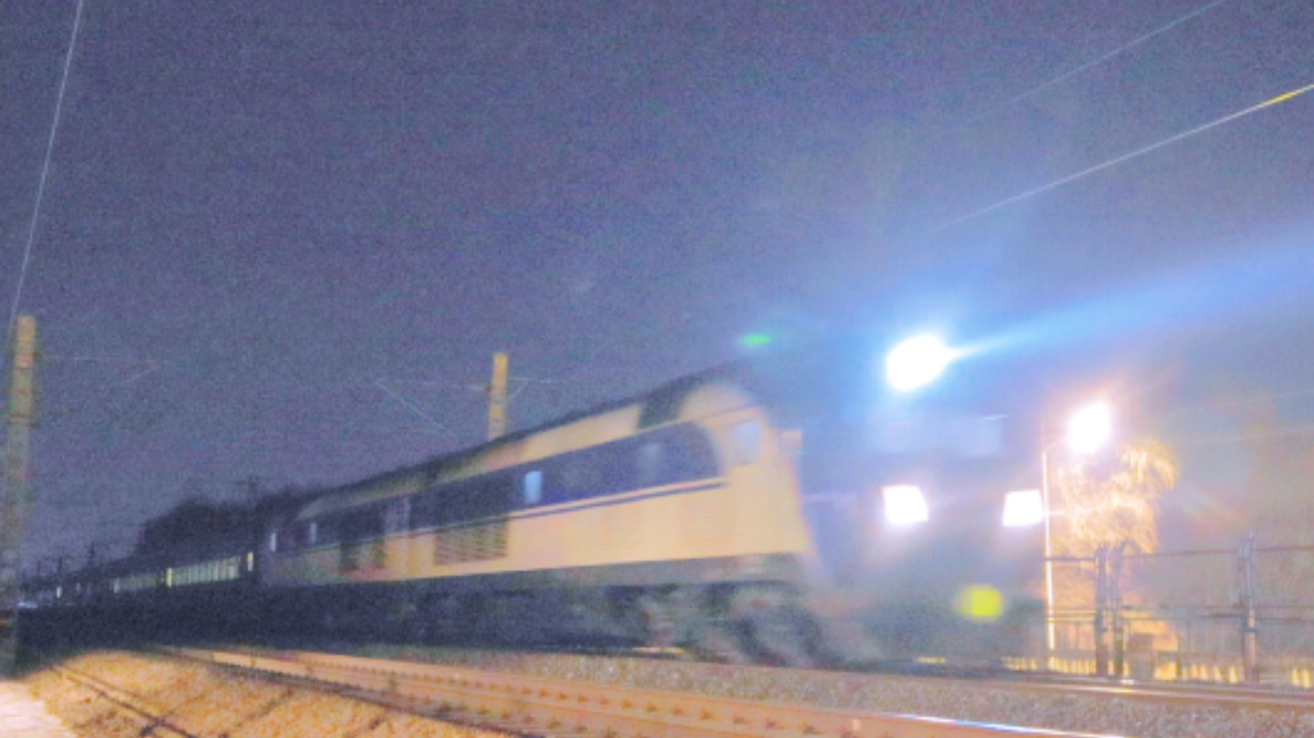 长夜漫漫归乡路，记录春运京哈夜间客车群