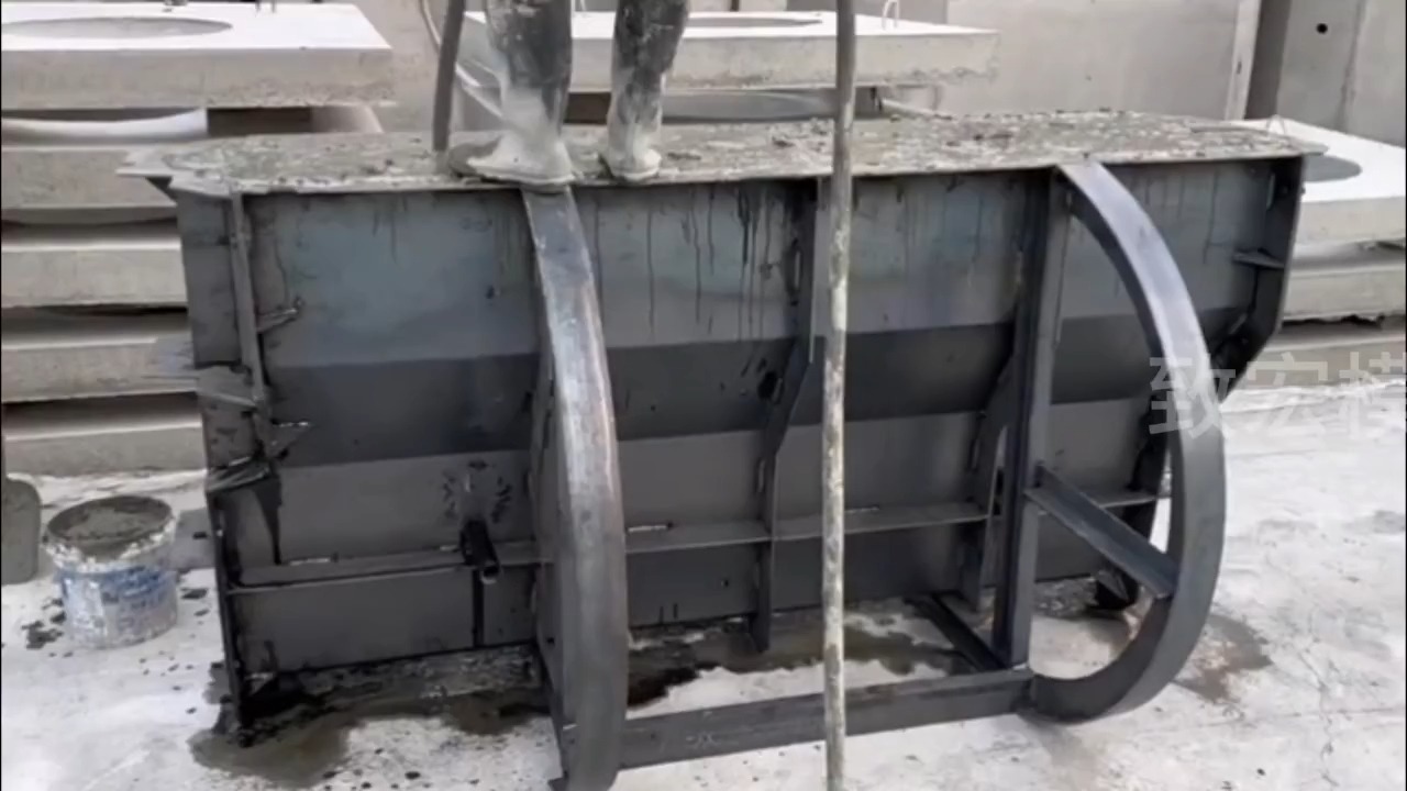 隔离墩模具是一种用于制作隔离墩的专用模具，在交通设施建设和