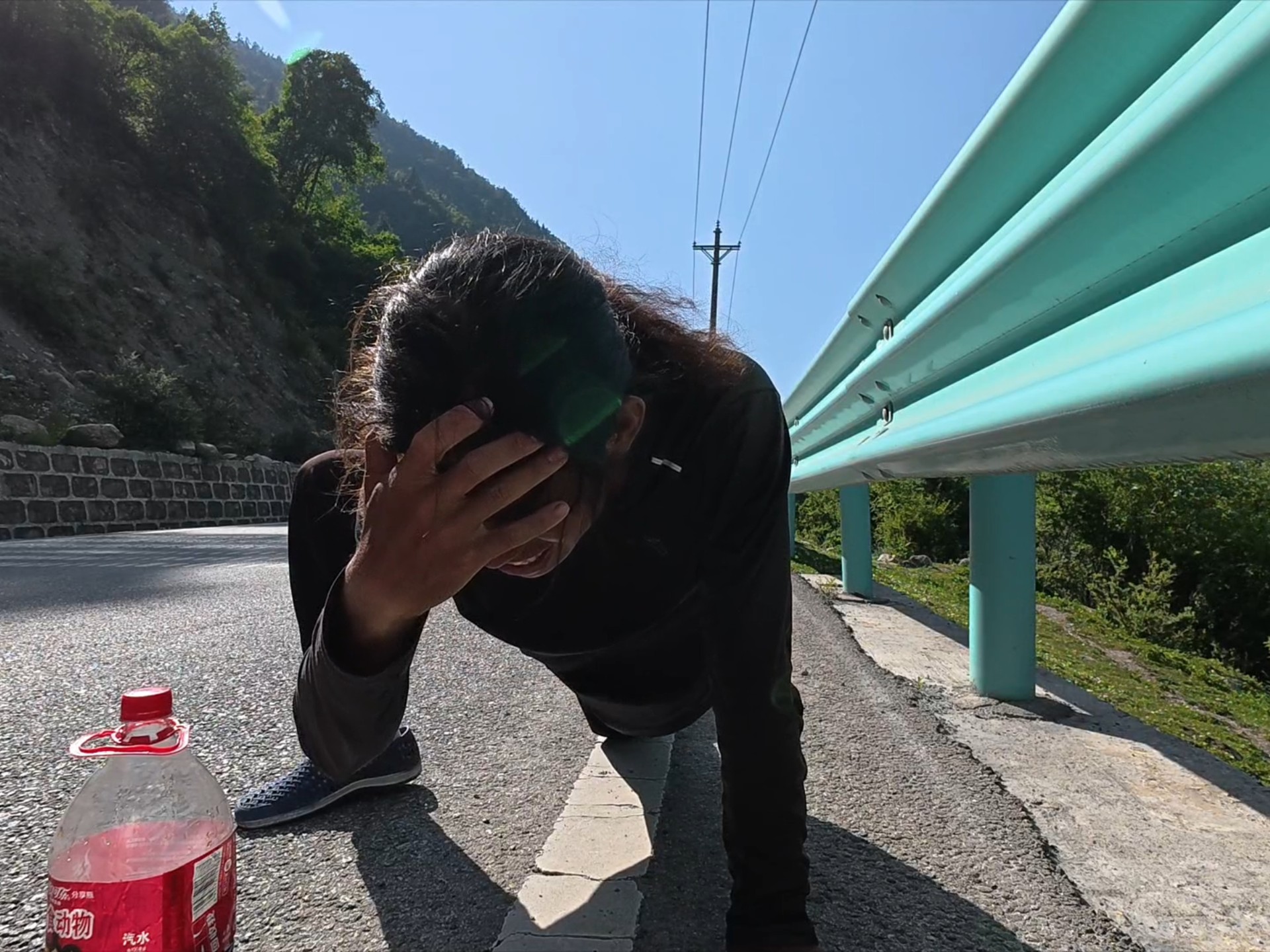 猛男骑行四川，今天被妹子夸我很强，很牛批，真的是彻底疯狂，一路上