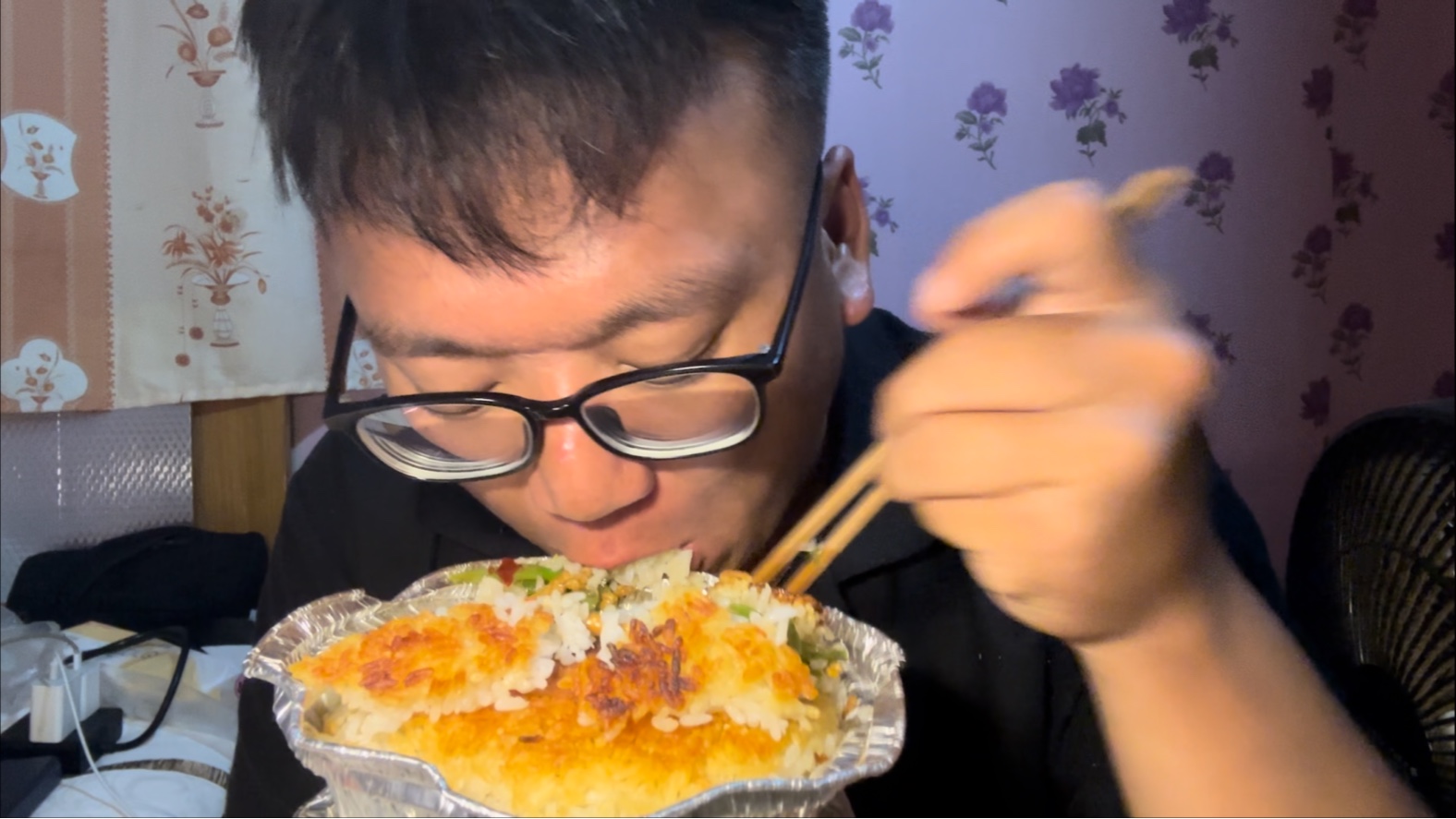 不听劝非要去骑行如今入不敷出,晚上吃个浇汁锅巴饭,心情好多了 不听劝非要去骑行如今入不敷出,晚上吃个浇汁锅巴饭,心情好多了