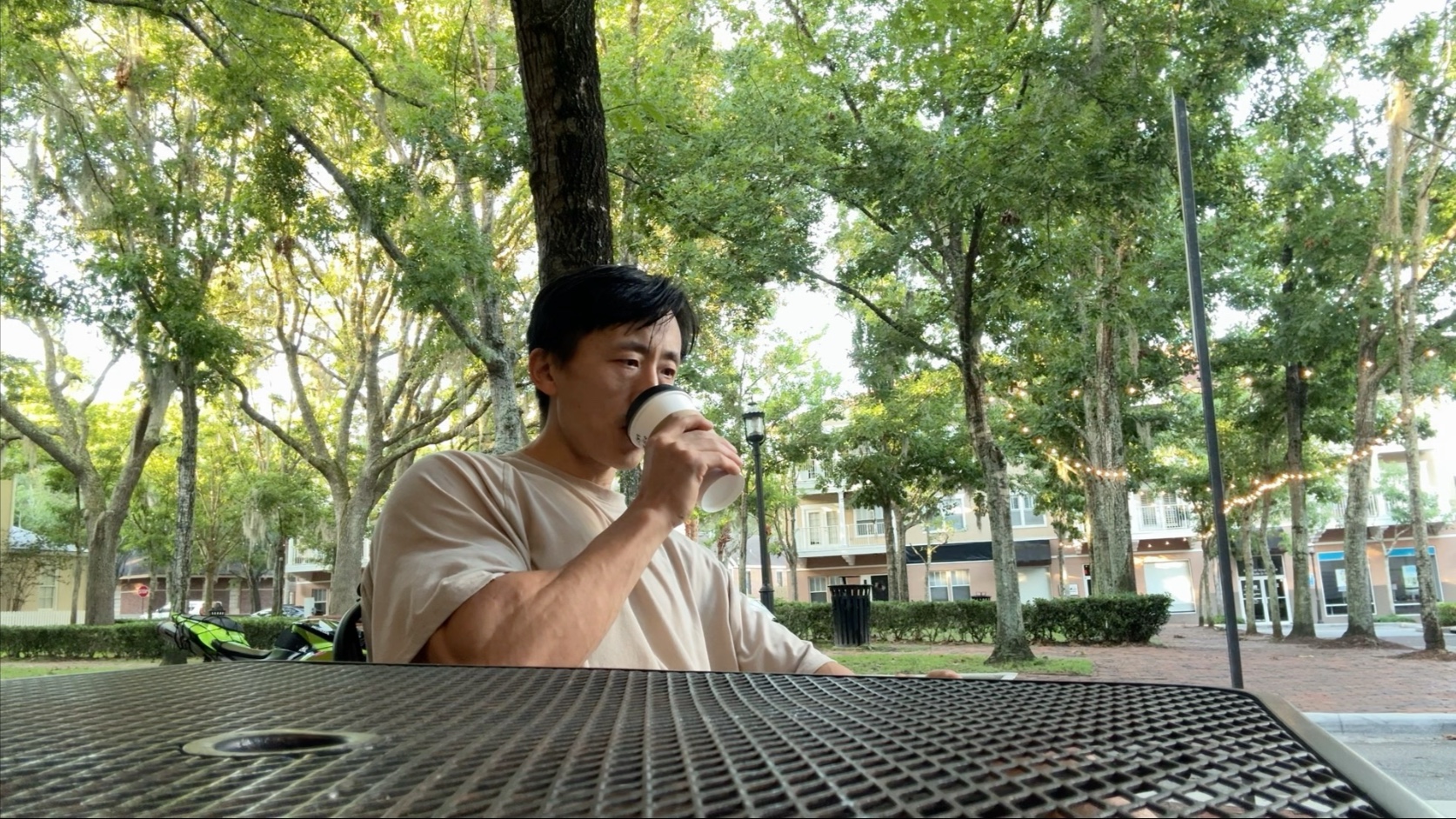今天是休息日，早上骑行到咖啡店喝一杯咖啡，来回刚好40分钟有氧