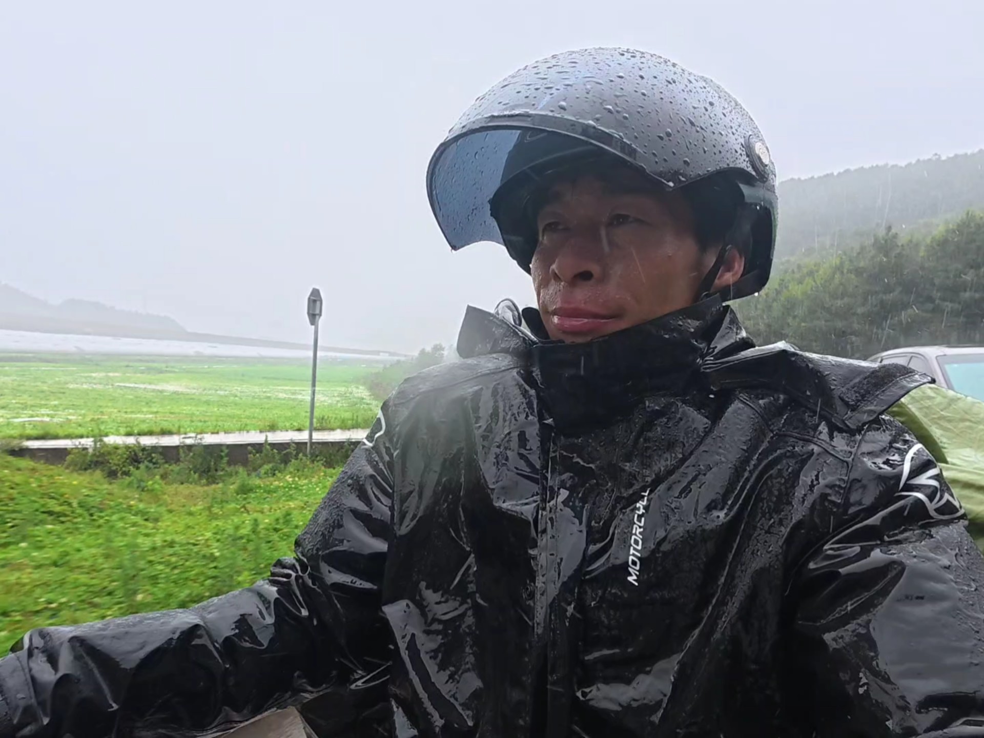 被雨淋的一天，出来闯荡磨练一下自己