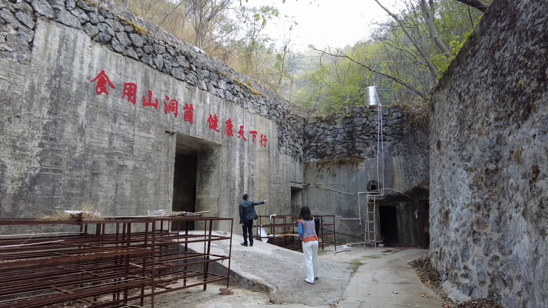 探访长沙1031地下工程，有两个山洞800多平，进去看看内部！