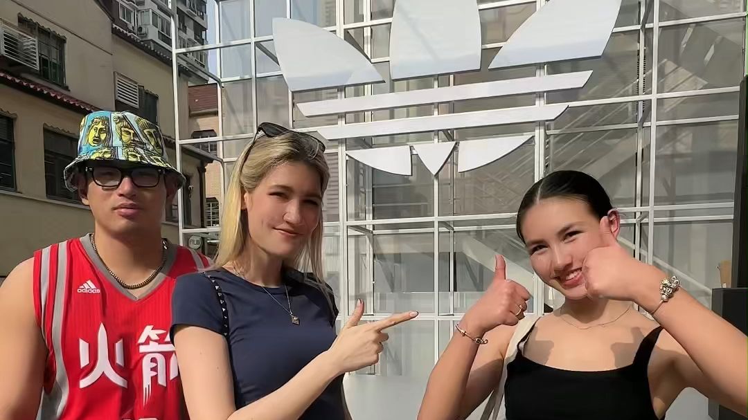 德国表妹：我在老家都没见过这么大的阿迪！