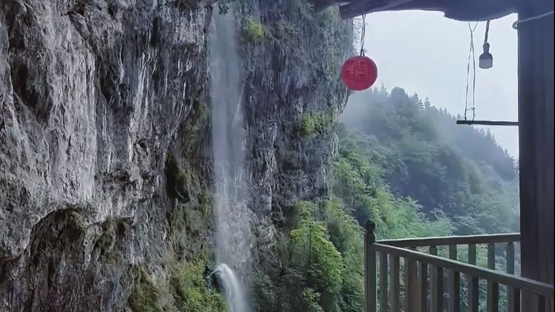 不知道拍啥了，看看这里的瀑布吧。