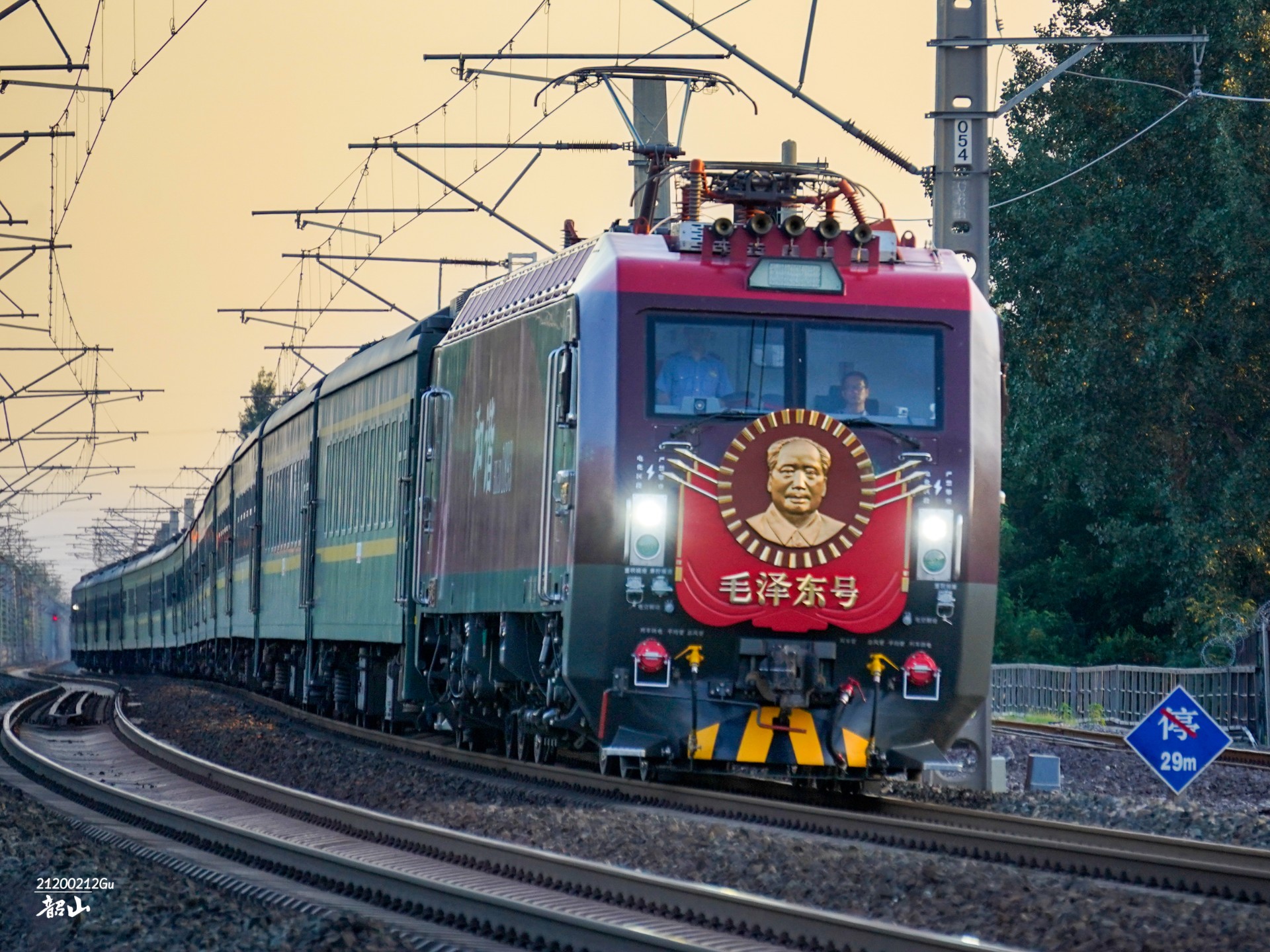 【中国铁路】K7710次良乡站两道通过